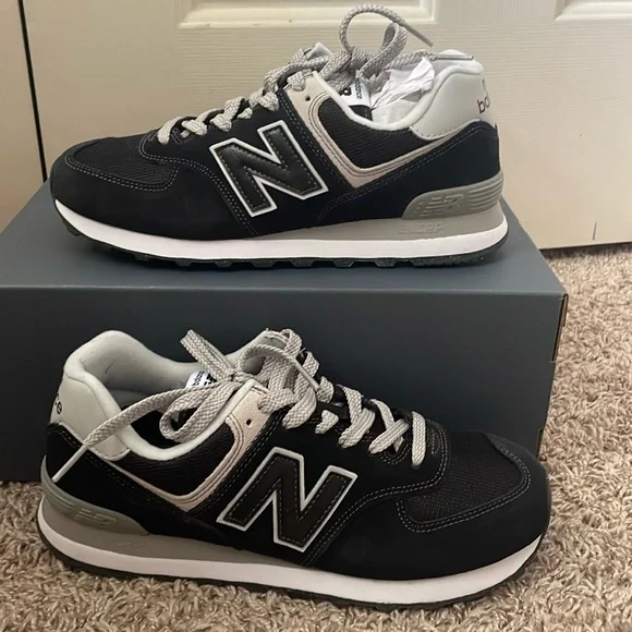 New Balance 574 Core Black White US 9.5 - Picture 1 of 6